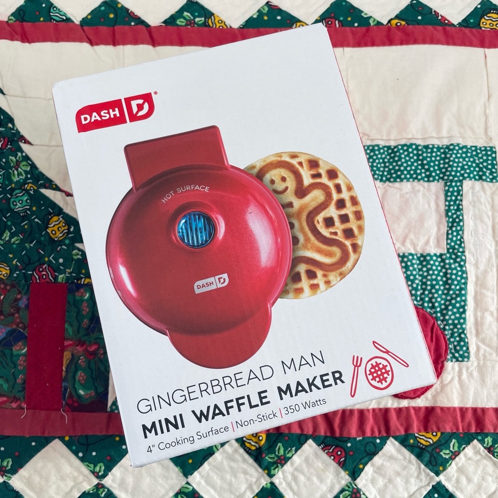 Dash NWT 4 inch Red Gingerbread Man Holiday Christmas Kids Mini Waffle Maker